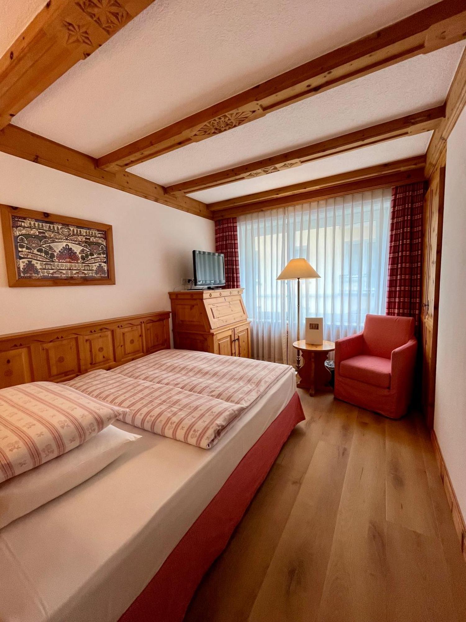 Crystal Hotel Superior St. Moritz Room photo